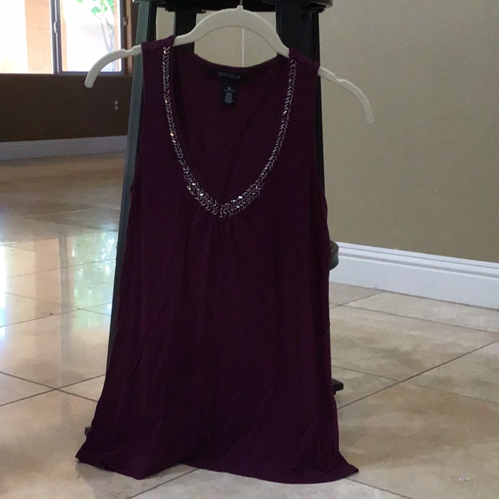 Burgundy bead trim tank
